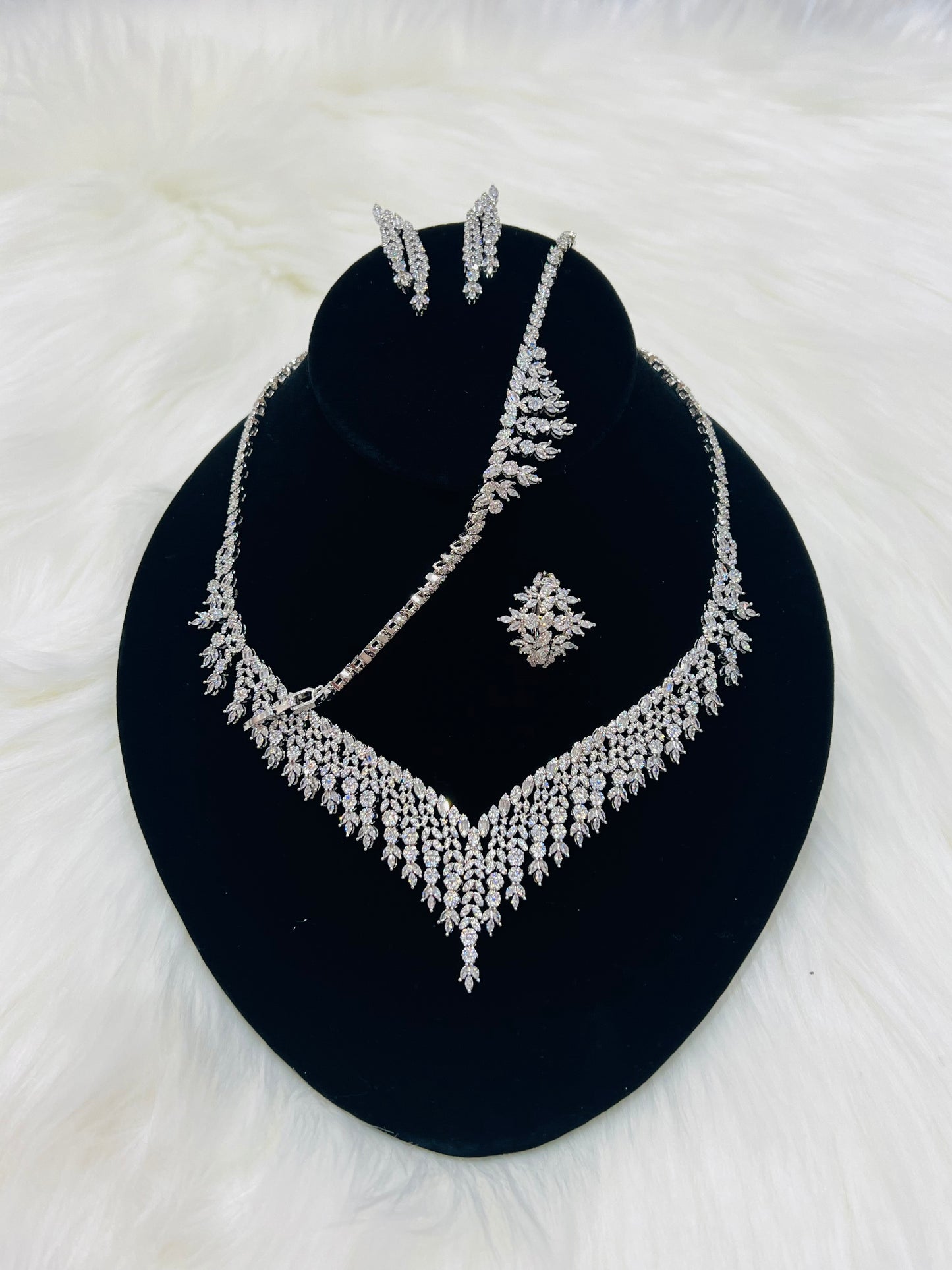 White Gold Plated Jewelry Set with Cubic Zirconia – Adjustable Ring
