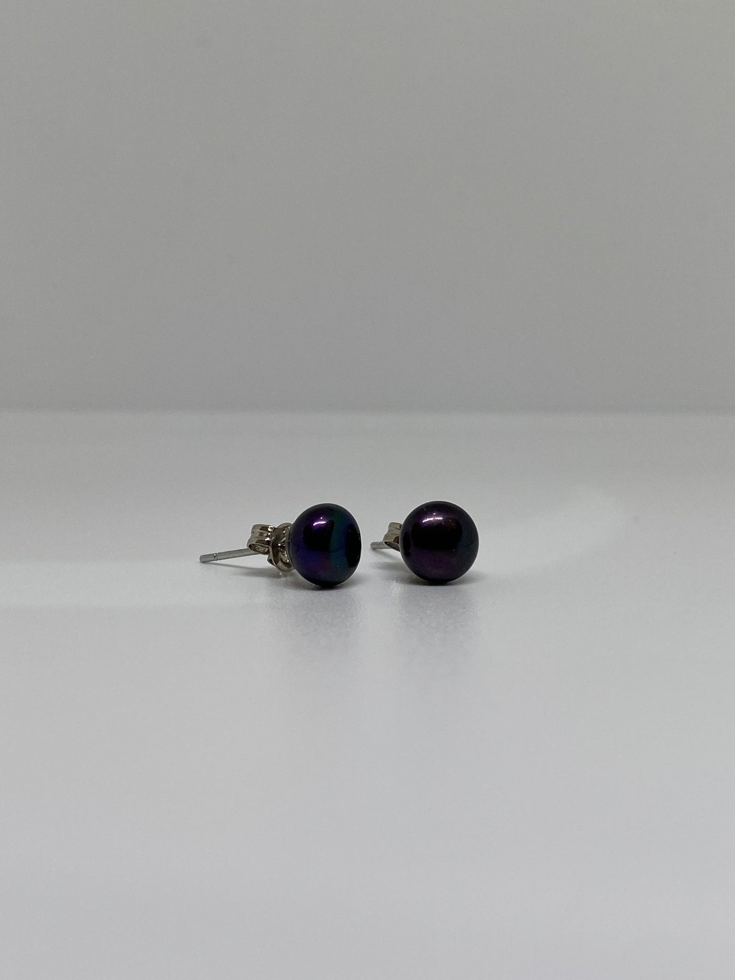 Fresh water pearl studs