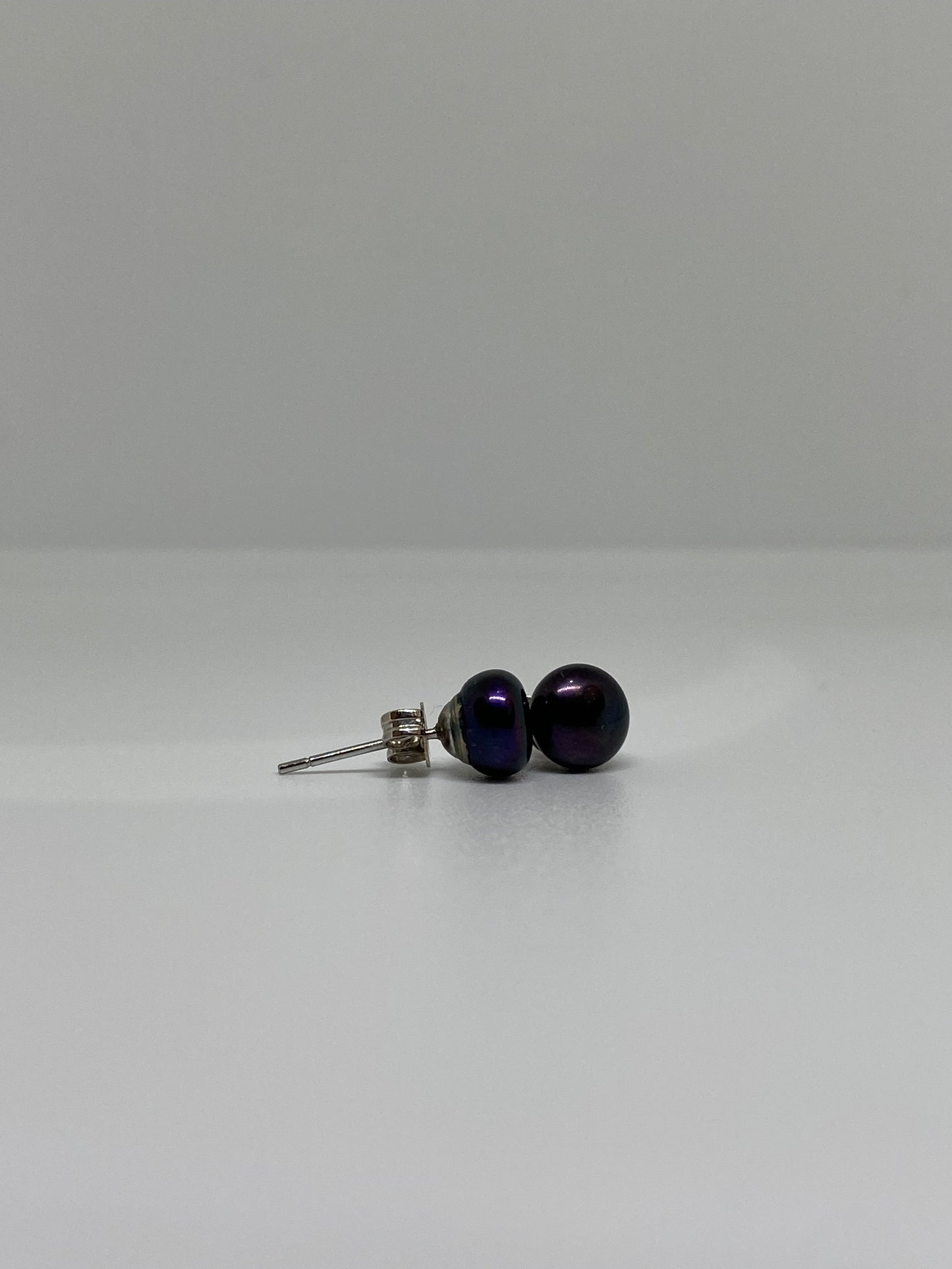 Fresh water pearl studs