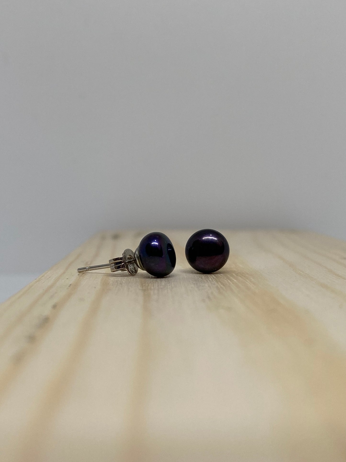 Fresh water pearl studs